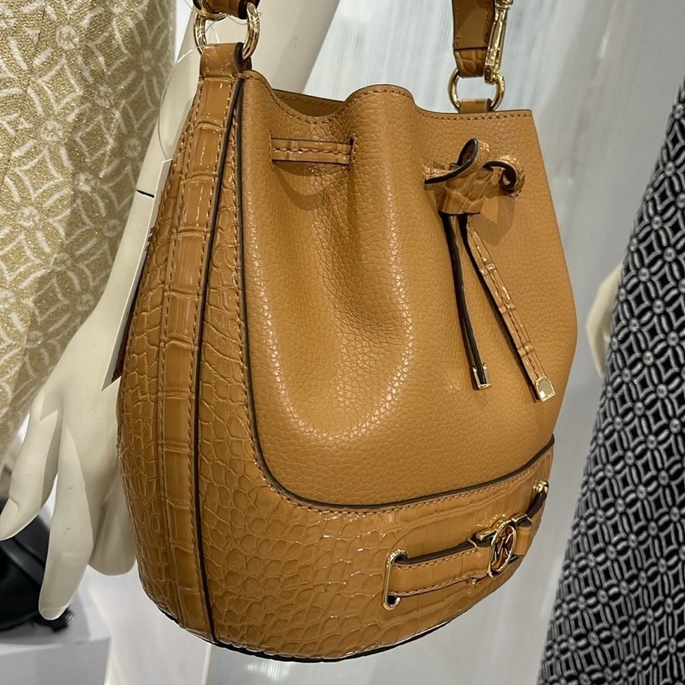MICHAEL KORS  Reed Medium Pebbled Leather Belted Bucket Messenger Satchel Crossb